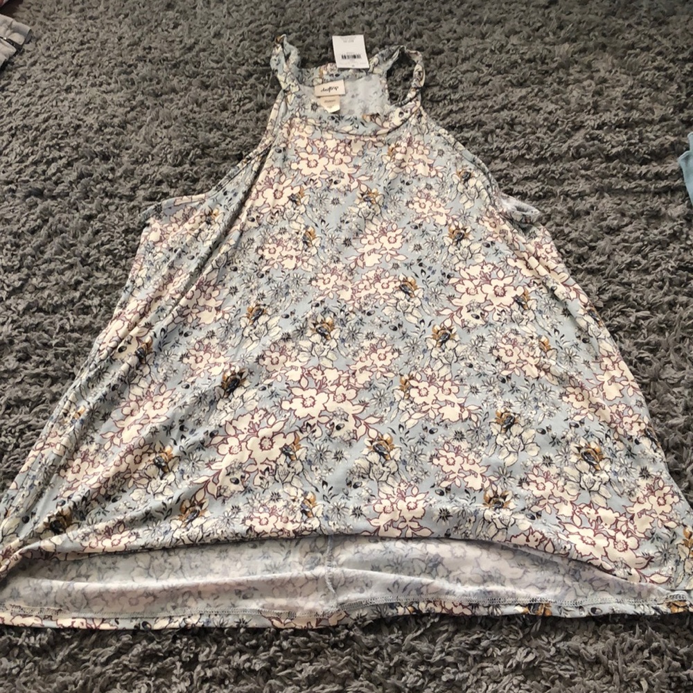 never worn buckle tank